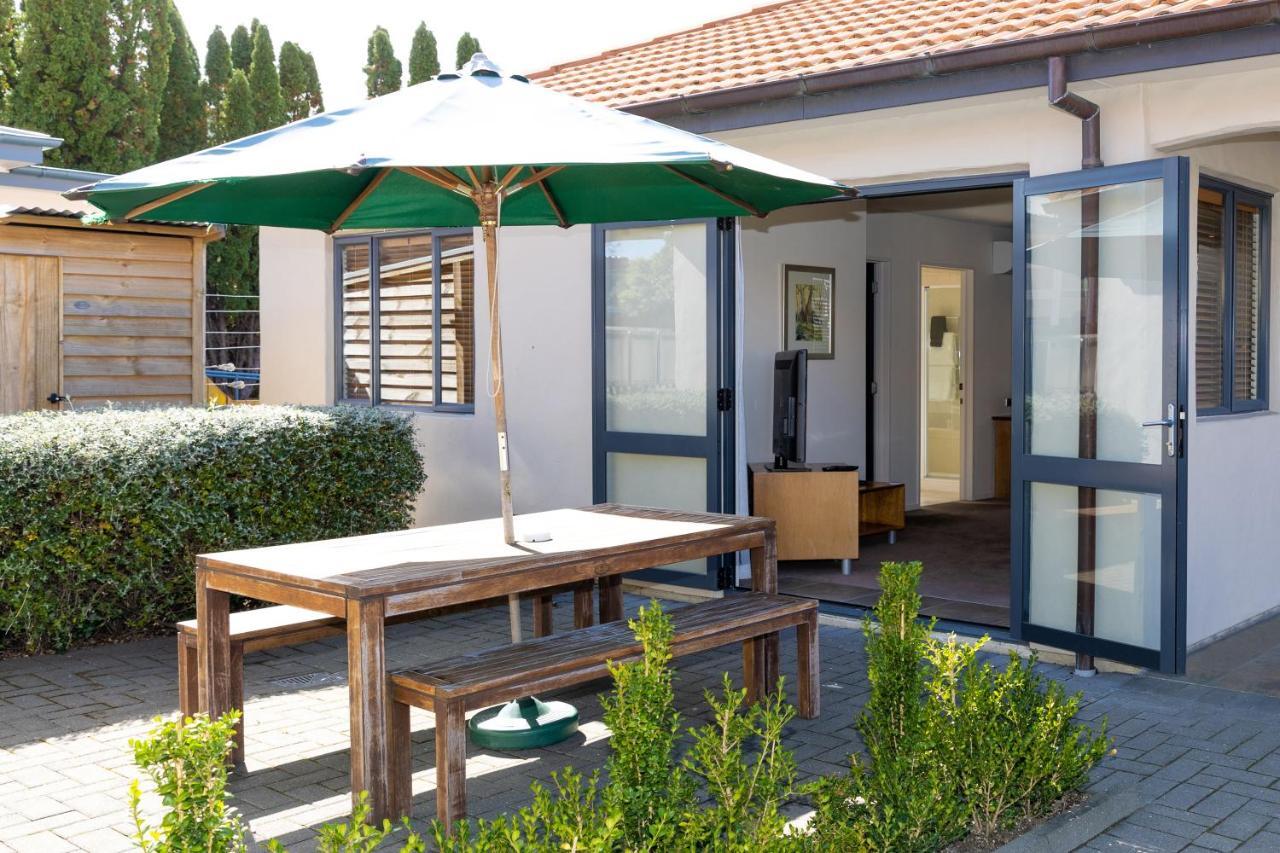Harvest Lodge Motel Havelock North Exterior photo